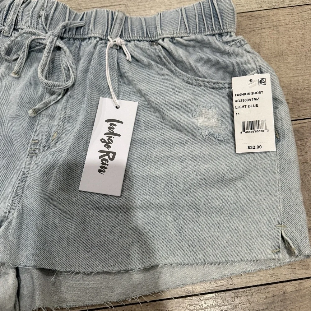 Indigo Rein Women's Light Denim Super Curvy High Rise Shorts Size 11 NWT